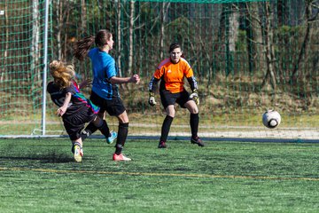 Bild 190 - B-Juniorinnen SV Henstedt-Ulzburg - MTSV Olympia Neum�nster : Ergebnis: 0:4
